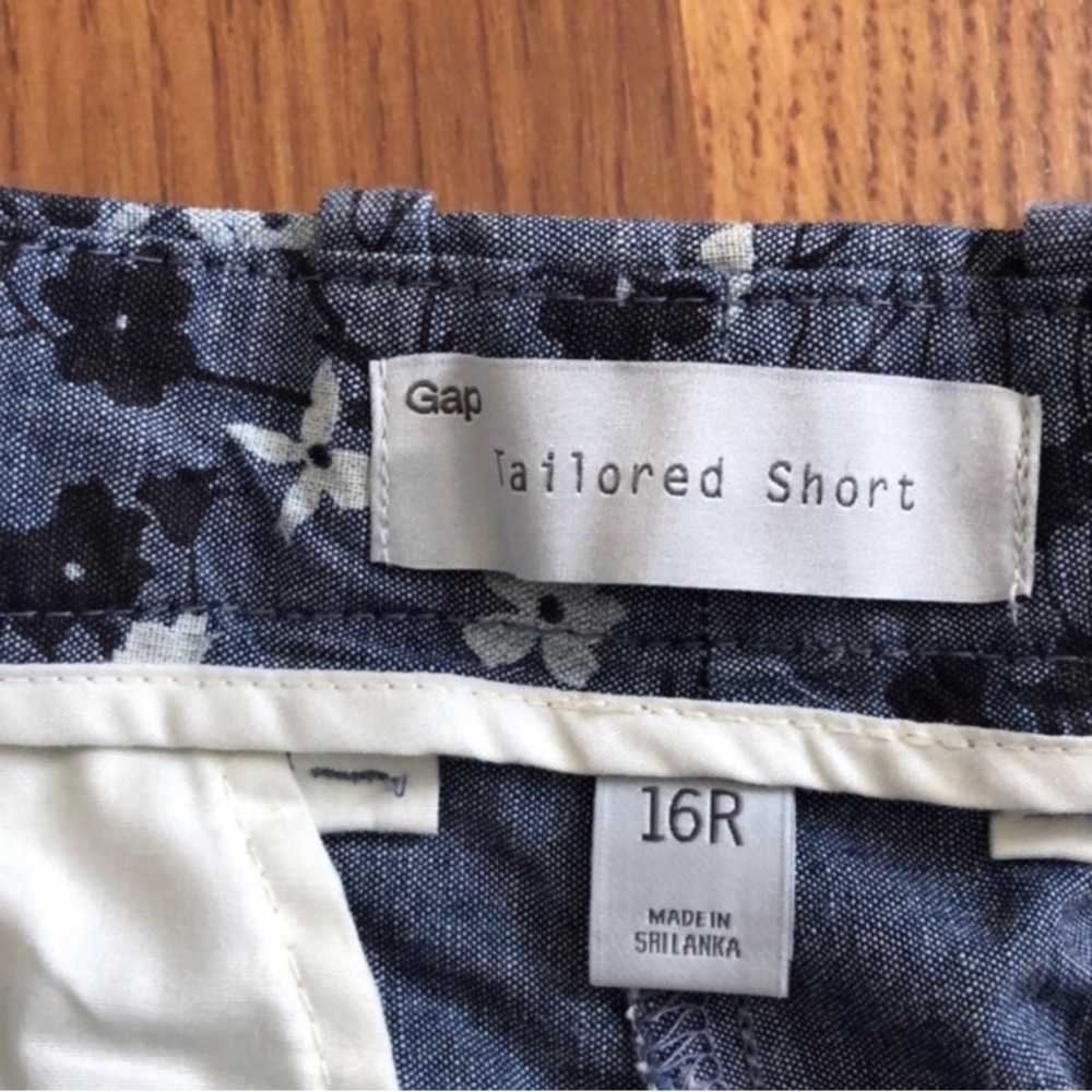🌱Gap Tailored Linen Shorts - Picture 3 of 5